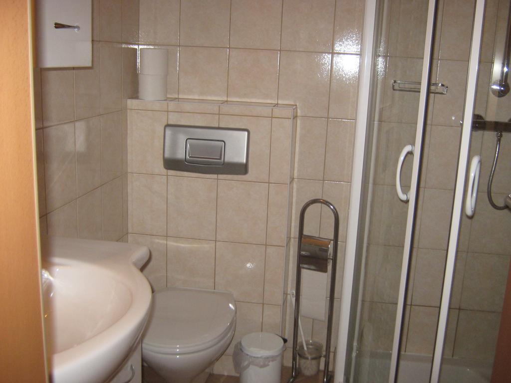 2 Sterne Gasthof Pension Kienklause Kein Wifi Wlan Keinen Handyempfang Штайнбах-ам-Аттерзе Номер фото